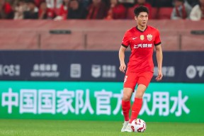 开云体育官网-上海海港发布备战花絮；关键时刻门线救险；欧超杯任务艰巨；年轻球员得到机会(海港比赛延期可全力备战上海德比)