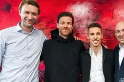 开云体育移动版-勒沃库森训练开放日；加时末段绝杀压哨引欢呼；法甲在即；训练强度明显提升(勒沃库森遭绝杀)